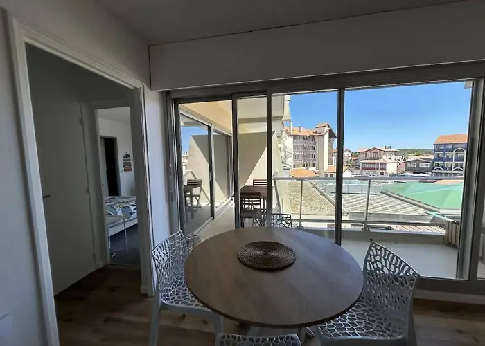 T2 Dans Front De דירה